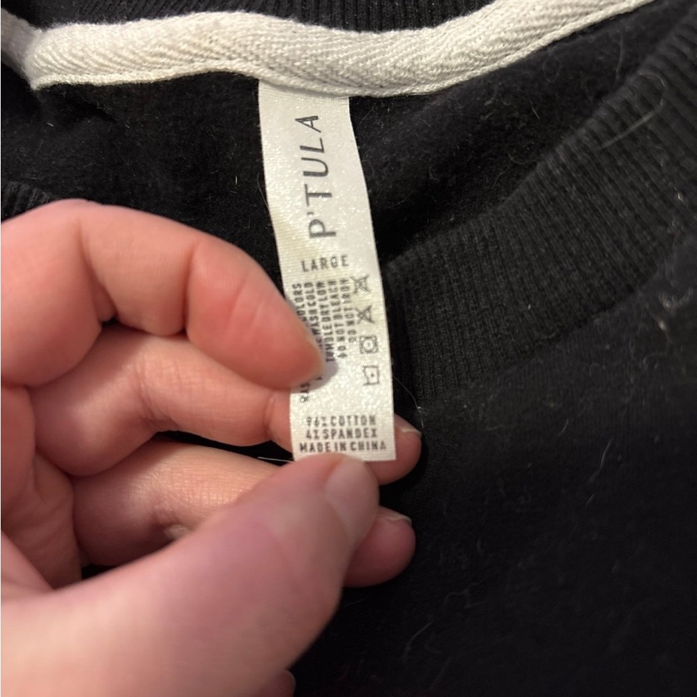 P’Tula Women’s crewneck sweatshirt size Large